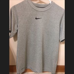 Gray Nike Dri-Fit shortsleeve t-shirt youth large